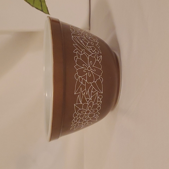 3/$25🌟 Pyrex Woodlands 750ml Bowl 🌳 - Picture 1 of 7